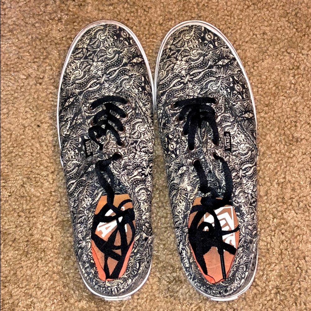 VINTAGE VANS SIZE 6.5 WOMENS